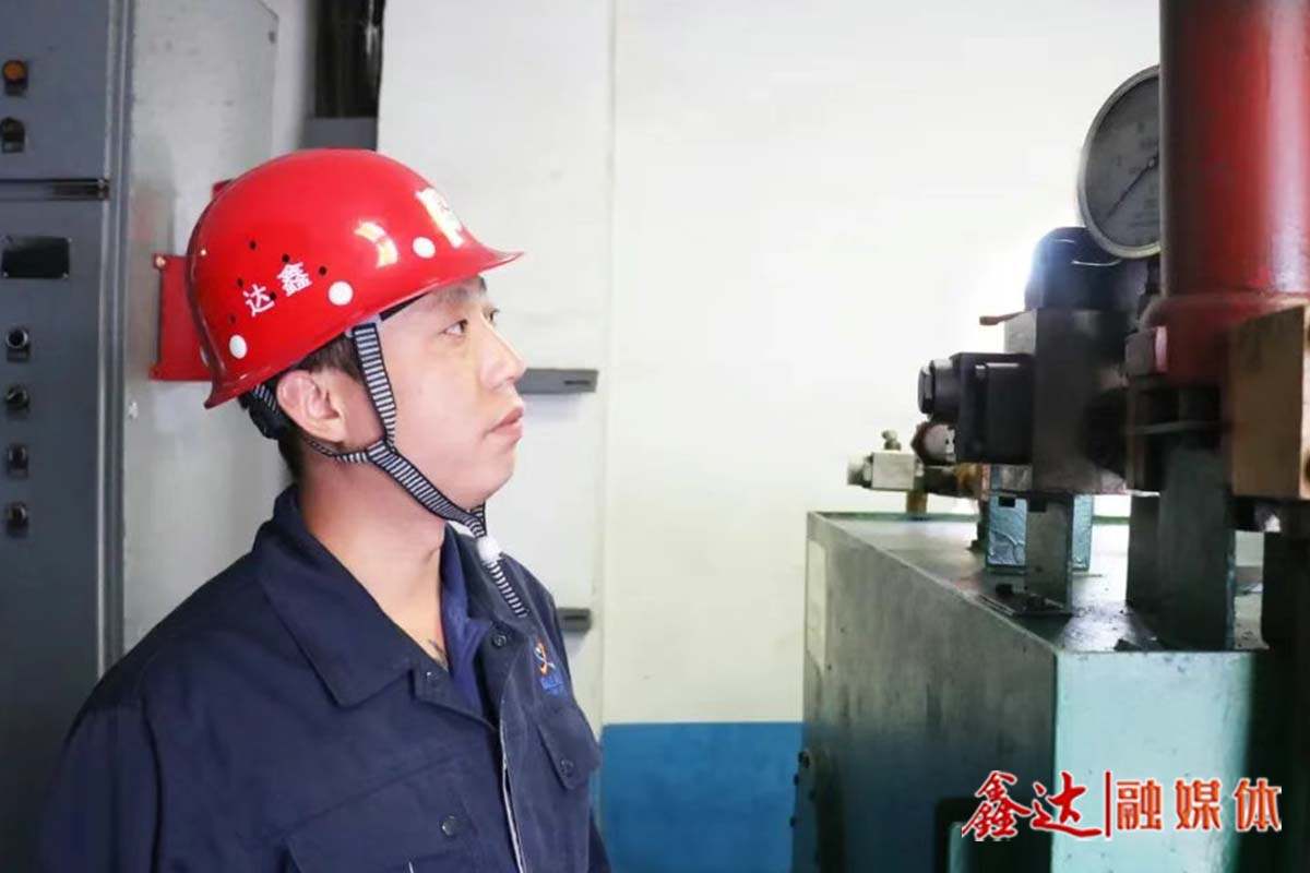 鑫达故事丨沈征：胸藏浩气驭风势，汗浸青衫铸铁魂！